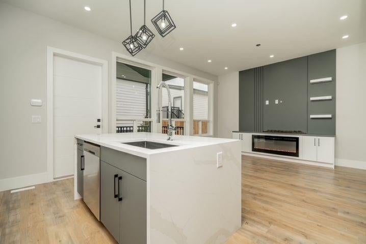 16717 15a Avenue - Pacific Douglas Single Family Residence for Sale, 6 Bedrooms (R3032252) #16