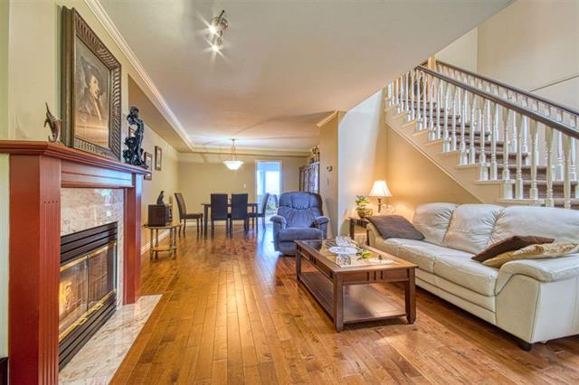 2 245 E 5TH STREET - Lower Lonsdale Townhouse, 2 Bedrooms (R2374001)