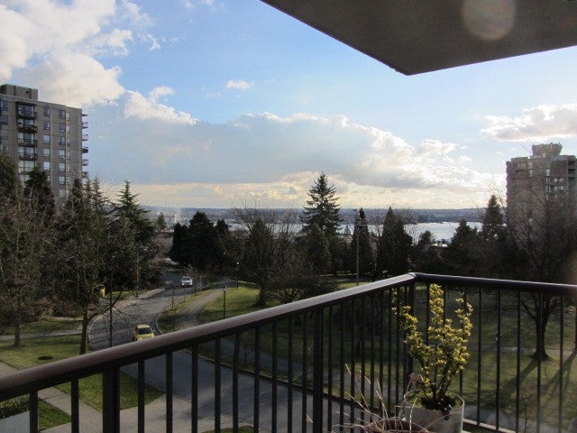 # 402 140 E KEITH RD - Central Lonsdale Apartment/Condo for sale, 2 Bedrooms (V983393) #1