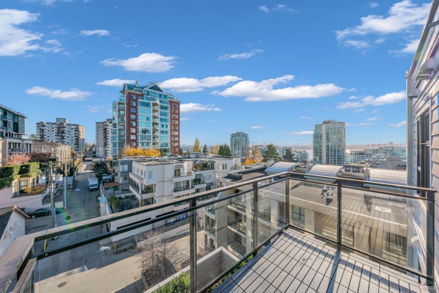 412 111 E 3RD STREET - Lower Lonsdale Apartment/Condo for sale, 2 Bedrooms (R2945083)