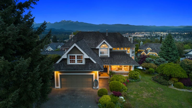 598 Clearwater Way - Coquitlam East Single Family Residence for Sale, 8 Bedrooms (R3001310)