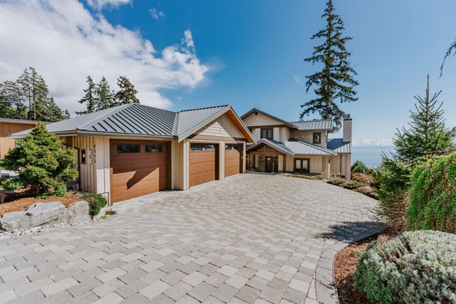 6035 Silverstone Lane - Sechelt District Single Family Residence for Sale, 3 Bedrooms (R2985161)