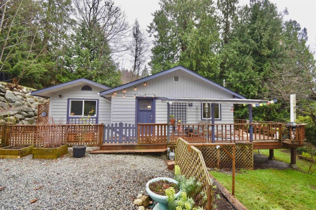776 Geddes Road - Roberts Creek Single Family Residence for Sale, 2 Bedrooms (R3013487)