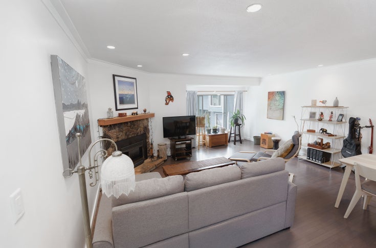 4 - 822 Gibsons Way, Gibsons, BC - Gibsons & Area Single Family Residence for Sale, 2 Bedrooms (R31016798)