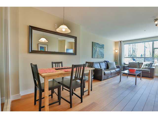 # 301 2525 BLENHEIM ST - Kitsilano Apartment/Condo, 1 Bedroom (V1002852)