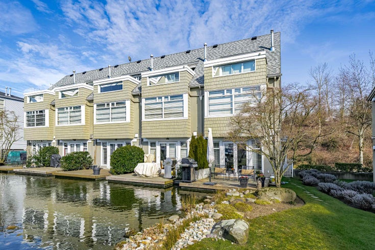 2070 E Kent Avenue South Avenue - South Marine Townhouse, 3 Bedrooms (R2992721)