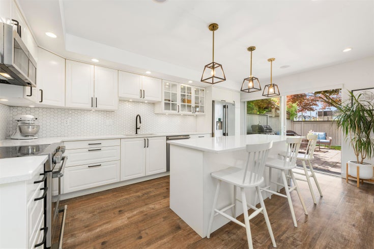 4829 Central Avenue - Hawthorne Townhouse, 3 Bedrooms (R3019431)