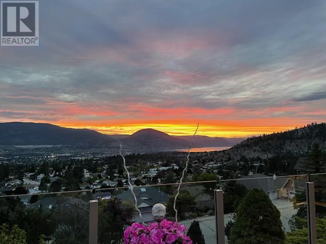1608 Holden Road - Penticton House for Sale, 5 Bedrooms (10349146)