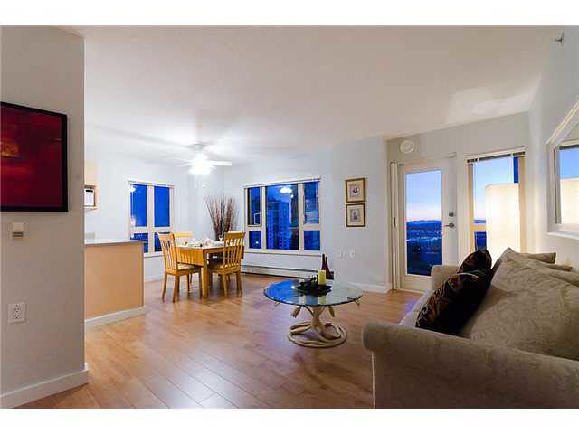 1101 121 W 15th Street - Central Lonsdale Apartment/Condo for sale, 2 Bedrooms (V908316)