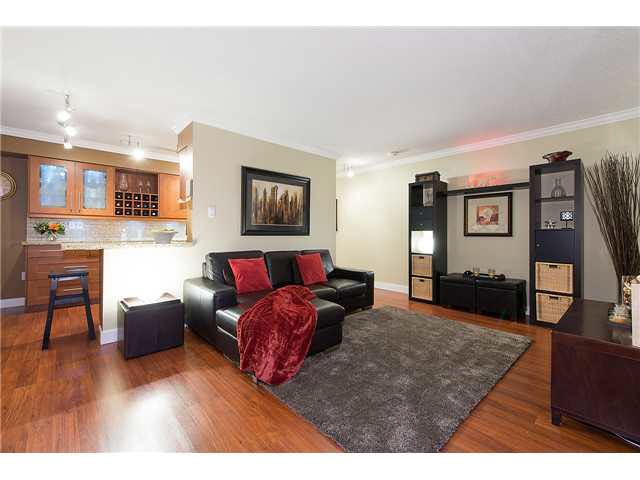 108 122 E 17th Street - Central Lonsdale Apartment/Condo for sale, 2 Bedrooms (V1058191)