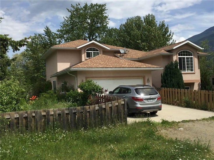 132 E Avenue  - Kaslo House, 4 Bedrooms (2414056)