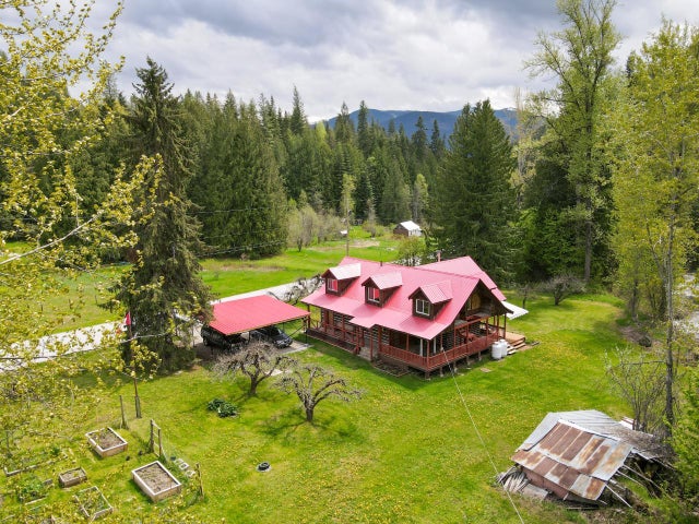 6504 SPROULE CREEK ROAD - Nelson House for sale, 4 Bedrooms (2465219)