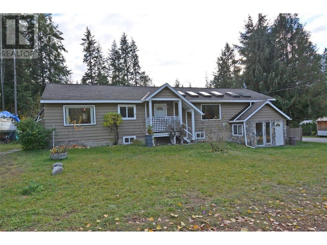 705 Giffin Avenue - Slocan House for Sale, 5 Bedrooms (10328011)