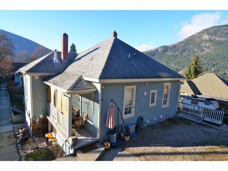 823 Victoria St  - Nelson Multi-family, 4 Bedrooms (2412124)