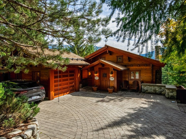 8576 Buckhorn Drive, Whistler, BC V8E 0G2 - Alpine Meadows House/Single Family for sale, 5 Bedrooms (R2614005)