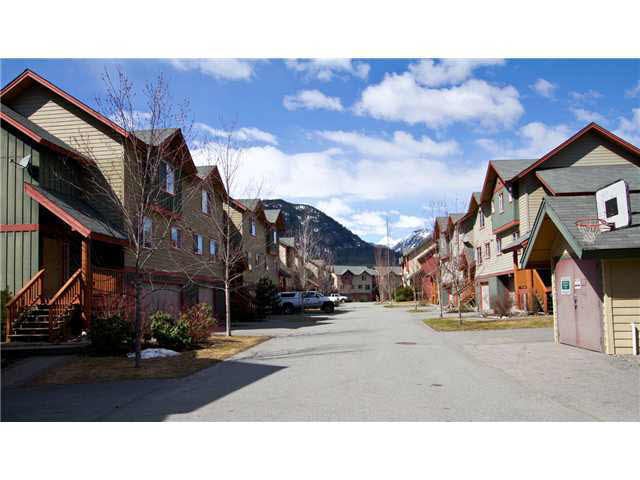 53 1450 Vine Road - Pemberton Townhouse, 2 Bedrooms (V880730)