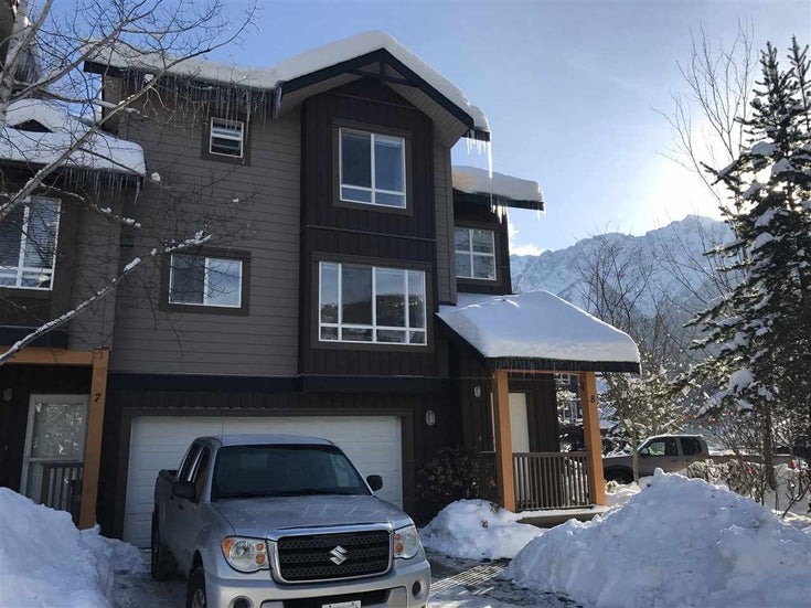 8 7400 Arbutus Street - Pemberton Townhouse, 3 Bedrooms (R2132063)