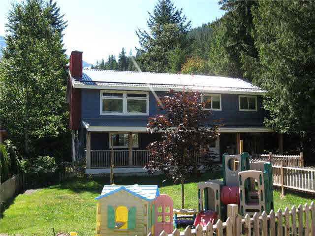 1350 Fernwood Drive - Pemberton House/Single Family, 3 Bedrooms (V905735)