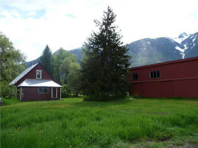 8843 Pemberton Meadows Road - Pemberton Meadows House with Acreage, 3 Bedrooms (V952881)