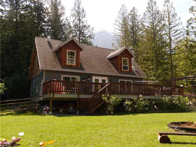 2965 Stanley Road - Birken House with Acreage, 3 Bedrooms (V1079982)