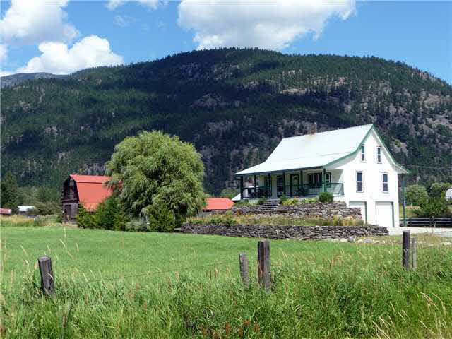 1363 Collins Road - Pemberton House with Acreage, 3 Bedrooms (V996819)