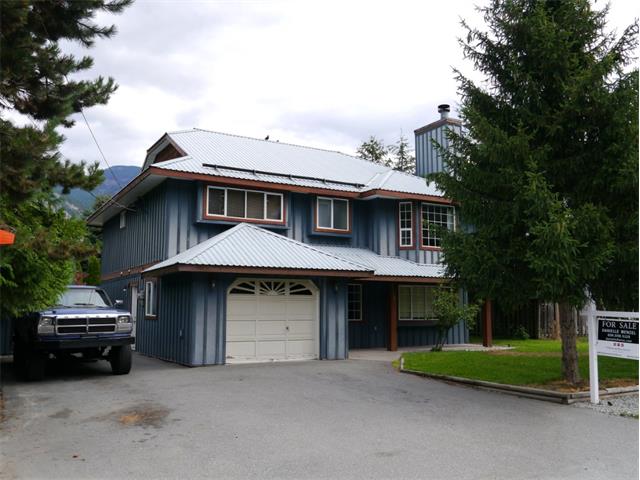 1483 Lupin St - Pemberton Chalet for sale, 4 Bedrooms (W027752)