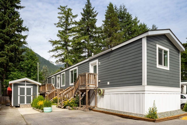 9 - 7370 Highway 99 - Pemberton Manufactured Home for Sale, 3 Bedrooms (R3020982)