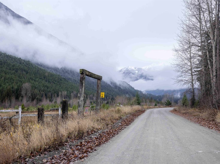 2690 Blackwater Road - Devine Land for Sale(R3072303)