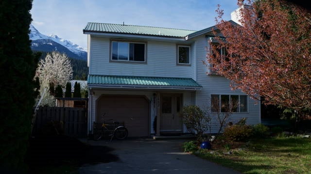 1482 LARCH STREET - Pemberton House/Single Family for sale, 4 Bedrooms (R2057090)