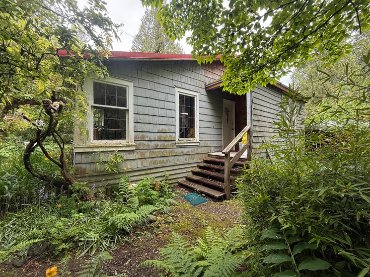1046 Miller Road - Bowen Island Single Family Residence, 1 Bedroom (R2982696)
