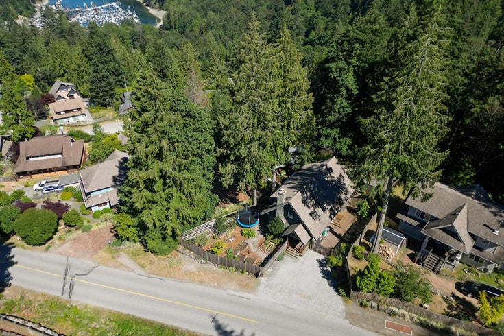 964 VILLAGE DRIVE - Bowen Island House/Single Family for sale, 4 Bedrooms (R2899686)