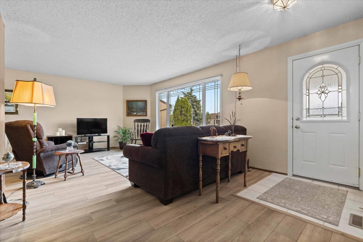 28 Hughes Road - Overlanders Detached Single Family, 4 Bedrooms (E4435491)
