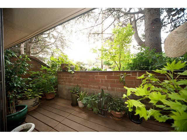 108 2255 W 5th Avenue - Kitsilano Apartment/Condo, 1 Bedroom (V910191)