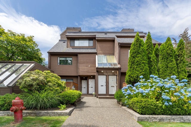 3349 Mountain Highway - Lynn Valley Townhouse for Sale, 2 Bedrooms (R3022919)