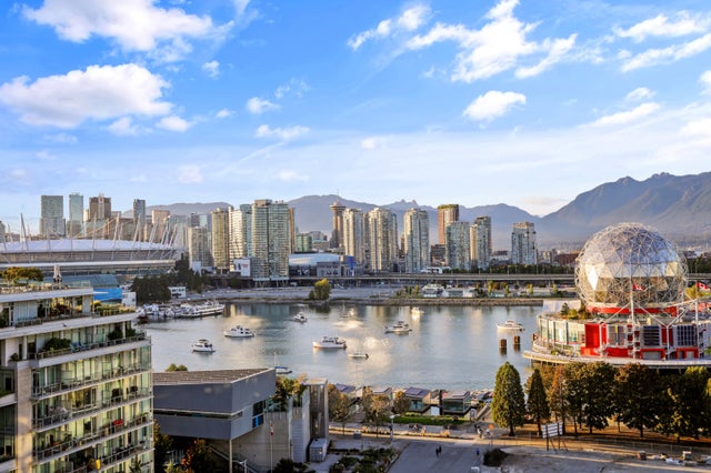 1688 Pullman Porter, Vancouver - 900 sqft of Fantastic Patio Space - False Creek Apartment/Condo, 2 Bedrooms 