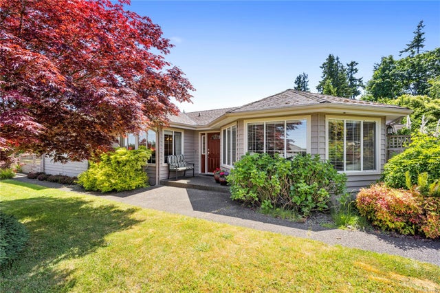 910 Fairways Dr - PQ Qualicum Beach Single Family Residence for Sale, 3 Bedrooms (1001506)