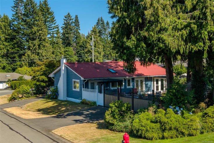 560 Eaglecrest Dr - PQ Qualicum Beach Single Family Residence for Sale, 2 Bedrooms (1008286)