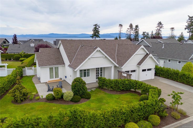815 Bluffs Dr - PQ Qualicum Beach Single Family Residence for Sale, 3 Bedrooms (1011383)