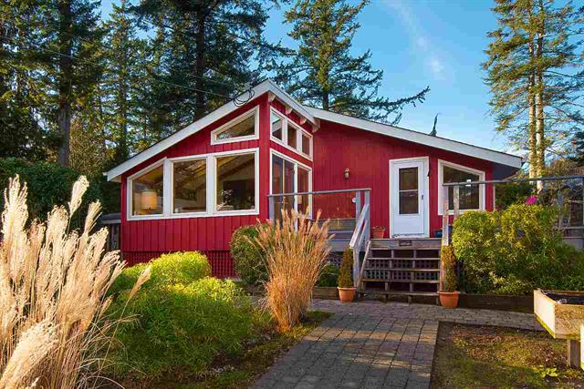 1106 Lenora Road, Bowen Island, BC - Bowen Island House/Single Family for sale, 2 Bedrooms (r2333826)