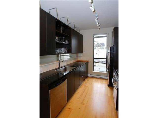 3754 Commercial Street - Victoria VE Townhouse, 3 Bedrooms (V819615)