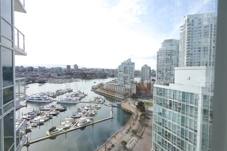 1805 1077 MARINASIDE CRESCENT - Yaletown Apartment/Condo for sale, 2 Bedrooms (R2662240)