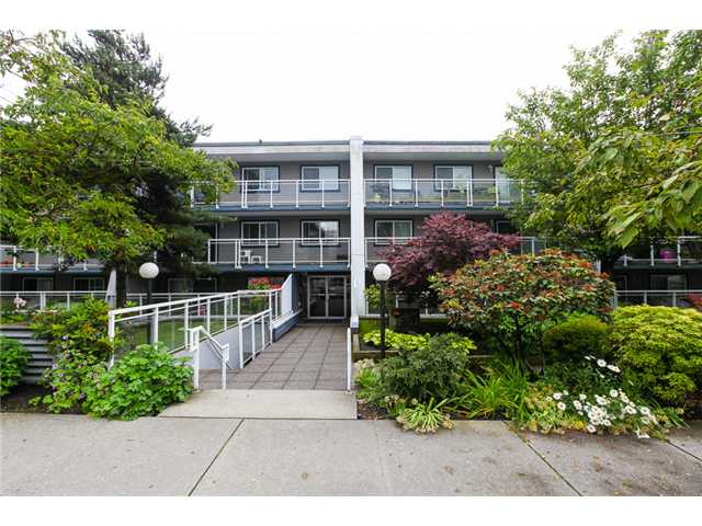 # 201 550 ROYAL AV - Downtown NW Apartment/Condo, 2 Bedrooms (V1014437)