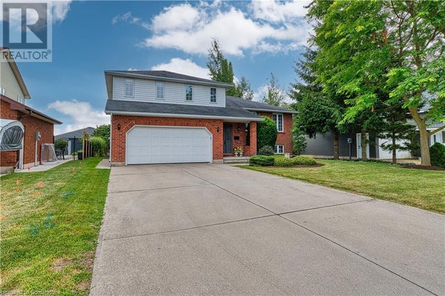 596 ELM Avenue N - Listowel House for Sale, 3 Bedrooms (40753204)