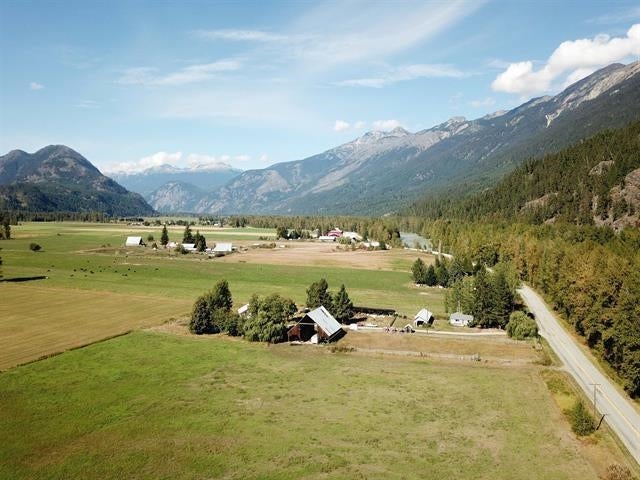 8687 PEMBERTON MEADOWS ROAD - Pemberton Meadows House with Acreage for Sale, 4 Bedrooms (R2896701)