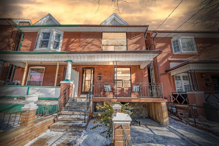 33 Via Italia - Corso Italia-Davenport Semi-Detached for sale, 4 + 1 Bedrooms (W11926368)