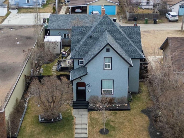 4841 49 Street  - Downtown Camrose Detached for Sale, 2 Bedrooms (A2214159)