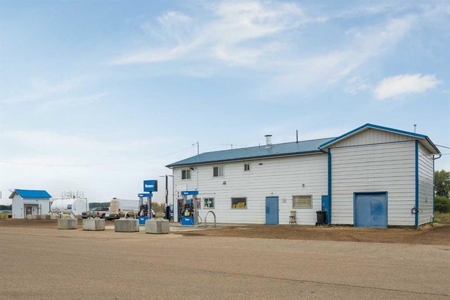 2 Railway Avenue N - Hay Lakes Business for Sale(A2217843)