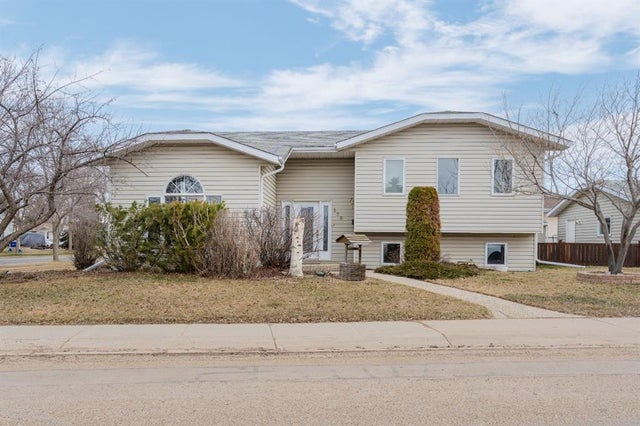 5307 64 Street  - Victoria Park Detached for Sale, 5 Bedrooms (A2211737)