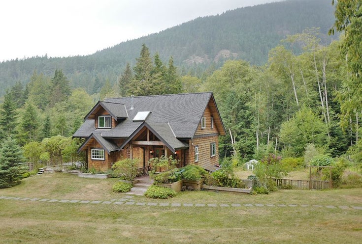 621 BUCHANAN ROAD - Bowen Island House with Acreage for sale, 5 Bedrooms (R2300345)