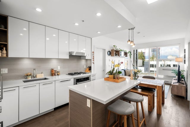 315 1628 W 4TH AVENUE - False Creek Apartment/Condo, 2 Bedrooms (R2973925)